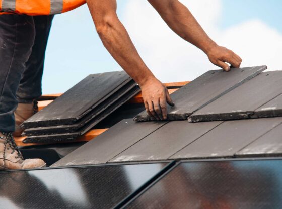 Roofs4U Man on the roof